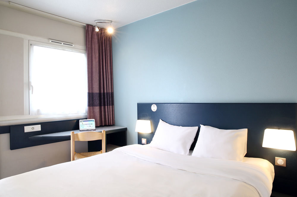 B&B Hotel Hyeres Exterior photo