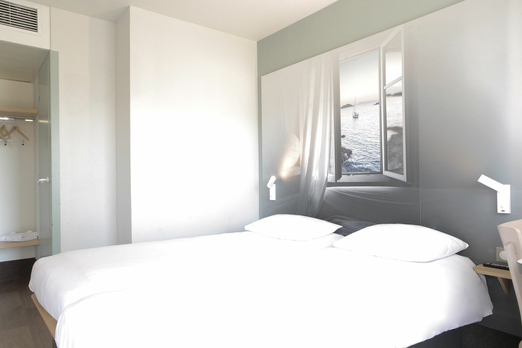 B&B Hotel Hyeres Exterior photo